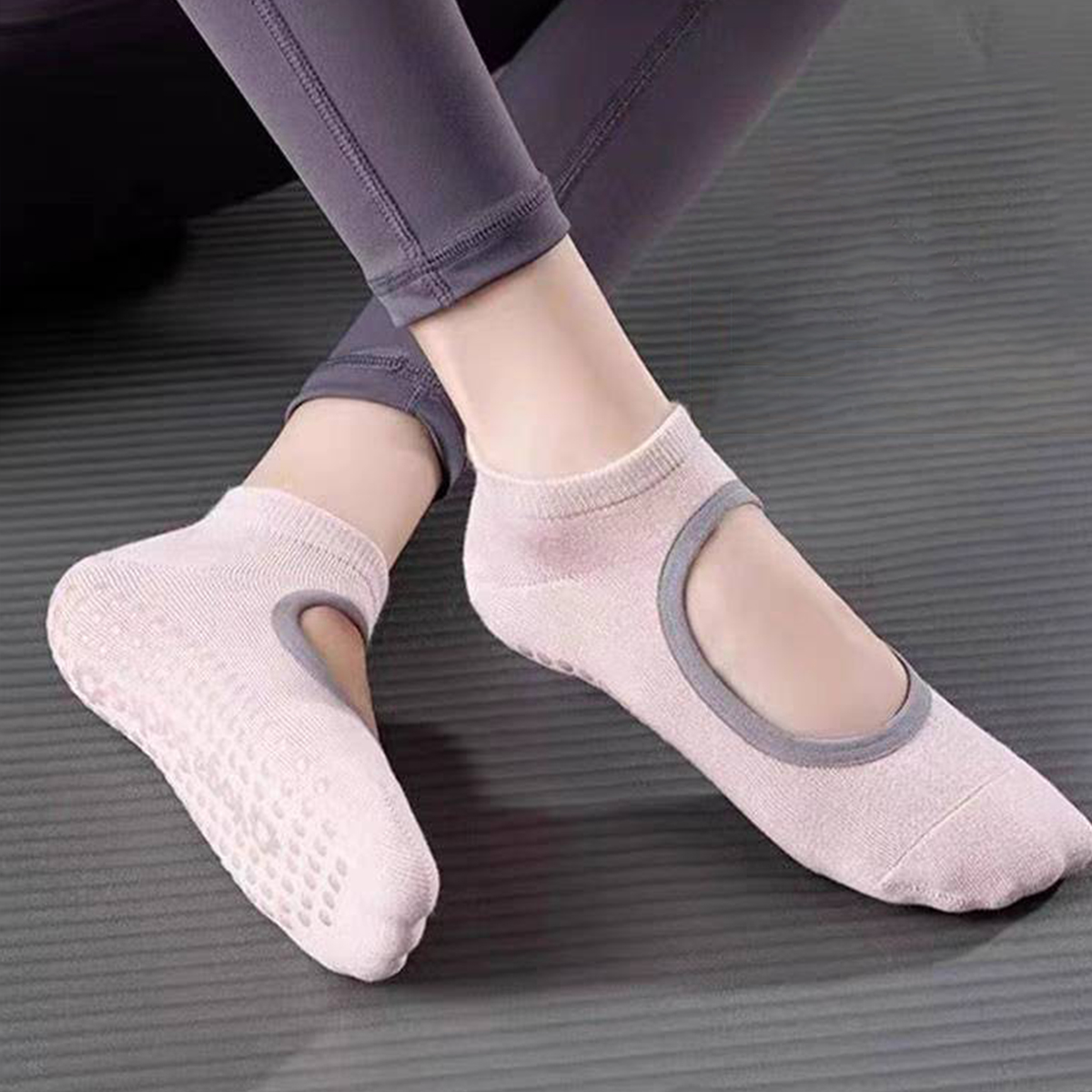 Non-Slip Yoga Socks for Women  - Yoga & Fitness With Faye The Well Being Studio Abbots Langley Reviews のレビューと価格